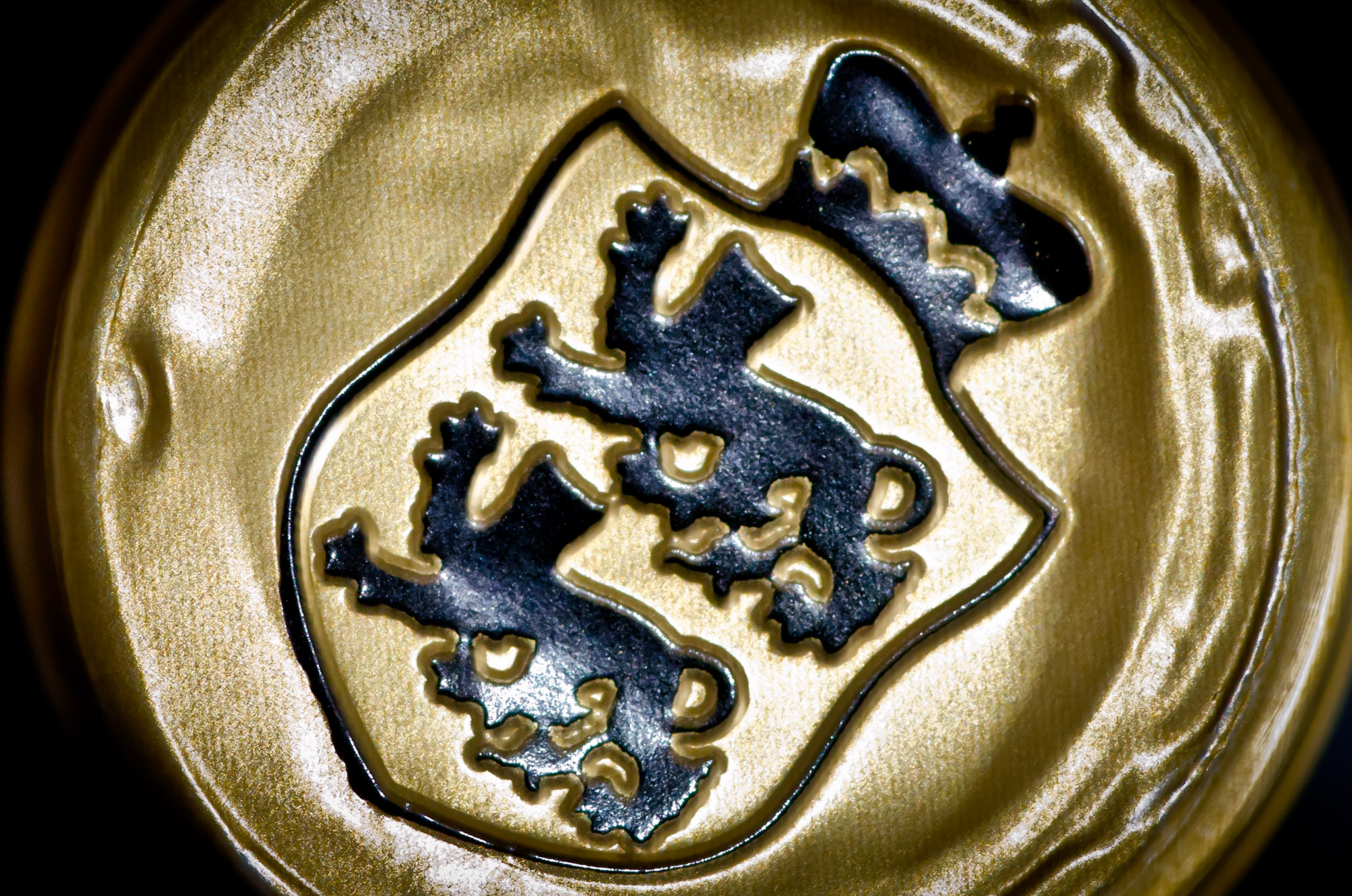 coat of arms - capsule detail