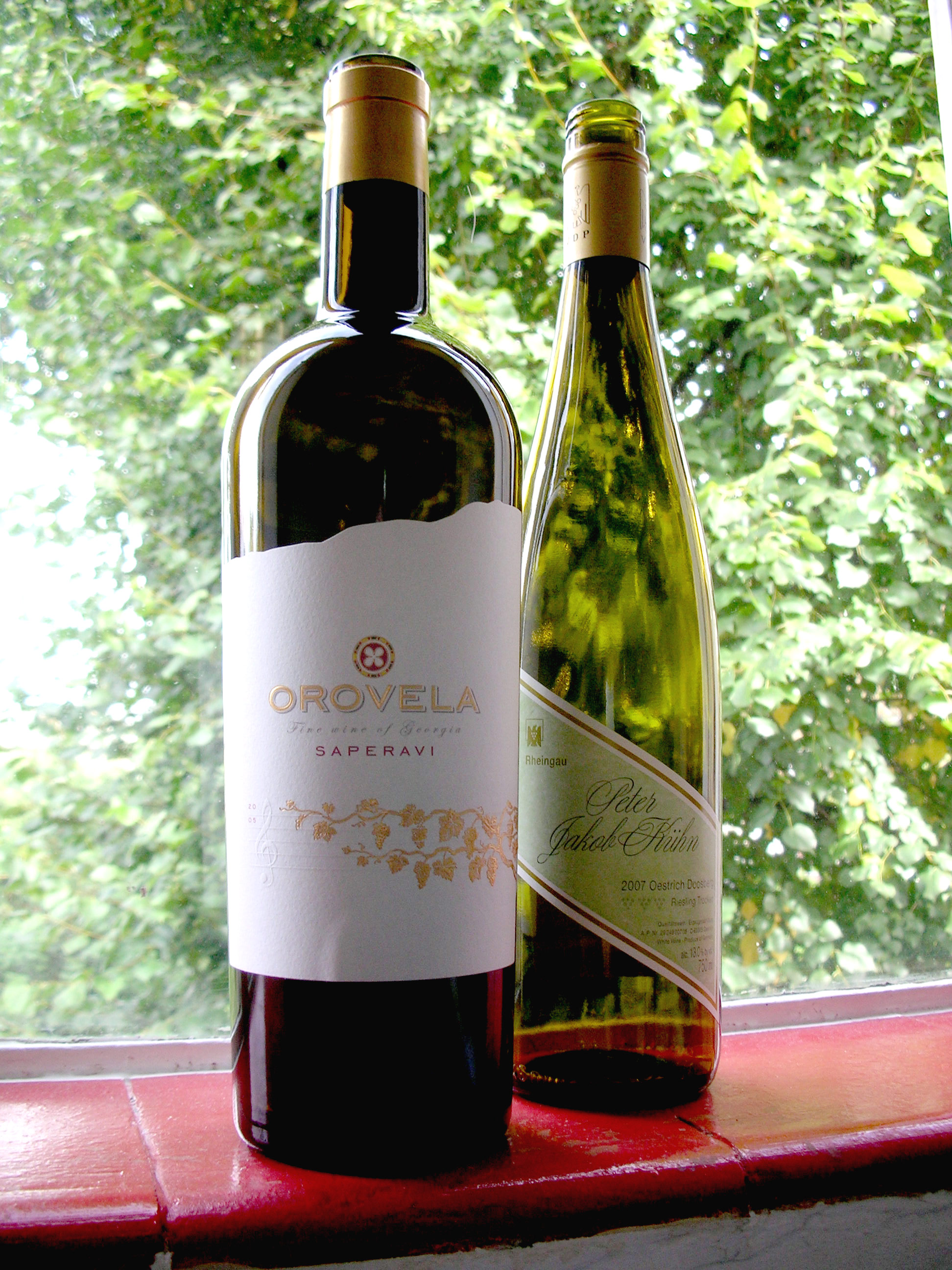 compare Kühn's Riesling bottle to the Saperavi