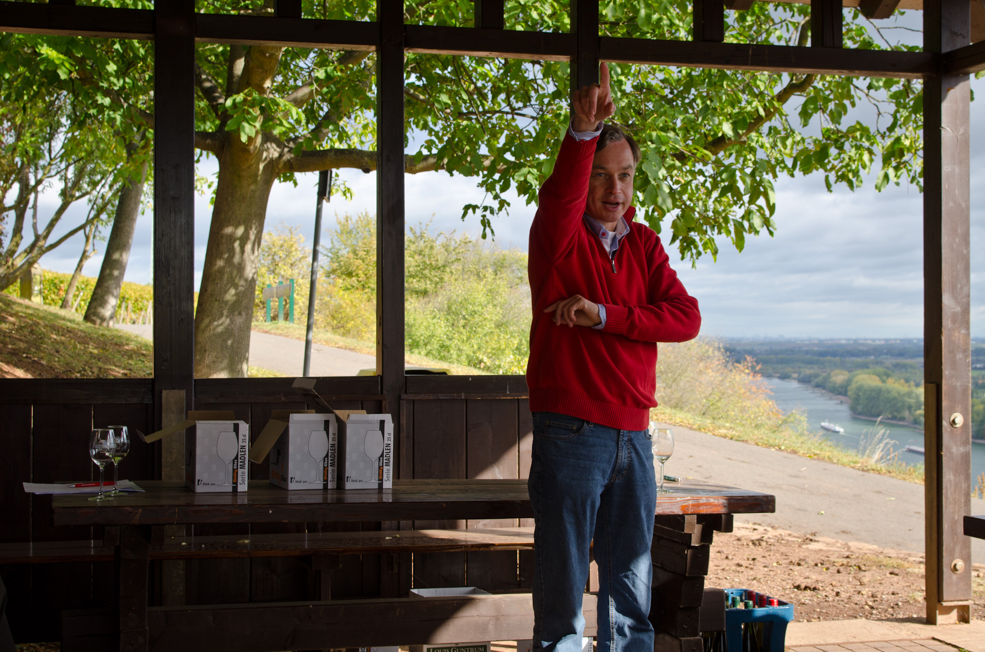 Louis Guntrum explaining the geography of his vineyards