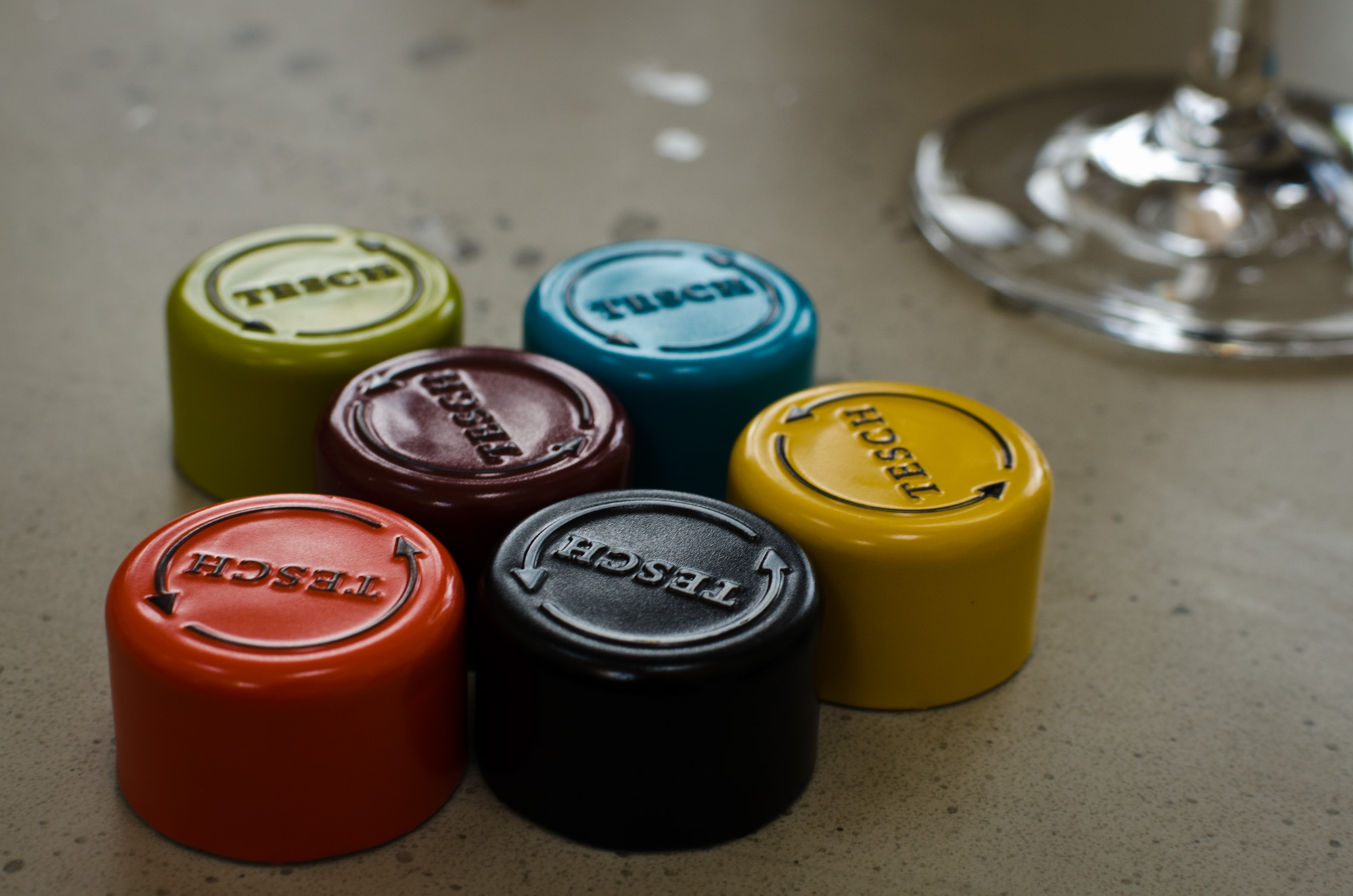 colour coding on screwcaps to distinguish wines