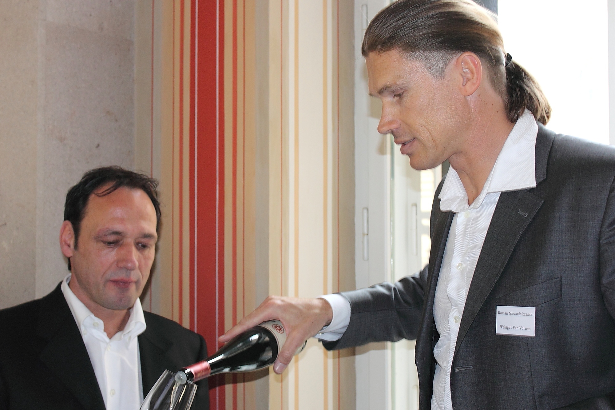 Mosel elite: Roman Niewodniczanski of Van Volxem (pouring) and Markus Molitor (receiving end)